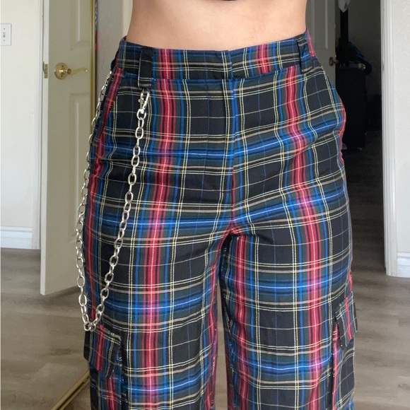 Plaid Black Cargo Pants Forever 21 with a chain - Picture 2 of 7